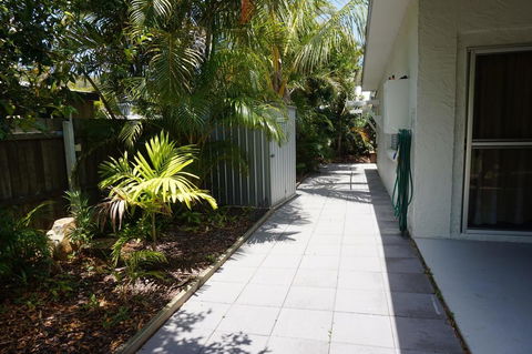 11 Bomburra Court - Rainbow Beach, Comfortable Beach House, Plenty Of Boat Parking - QLD Tourism 3