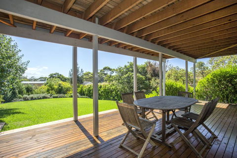 11 Riley St - Stylishly Modern - QLD Tourism 3