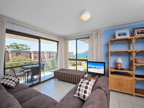 12 'Commodore', 6 Intrepid Close - Beautiful Water Views - QLD Tourism 2