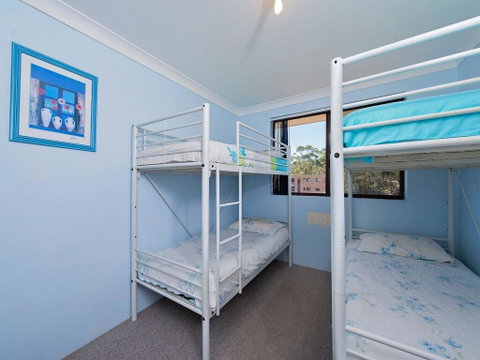 12 'Commodore', 6 Intrepid Close - Beautiful Water Views - QLD Tourism 1