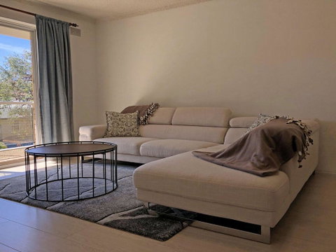 13 'Parkview', 11-13 Catalina Close - Great Location Unit With A Locked Garage - QLD Tourism 1