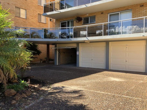 13 'Parkview', 11-13 Catalina Close - Great Location Unit With A Locked Garage - QLD Tourism 0