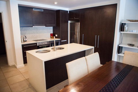131 Sea Temple Luxury Swimout Apt. - Queensland Tourism 3