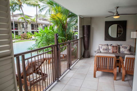 131 Sea Temple Luxury Swimout Apt. - Queensland Tourism 1