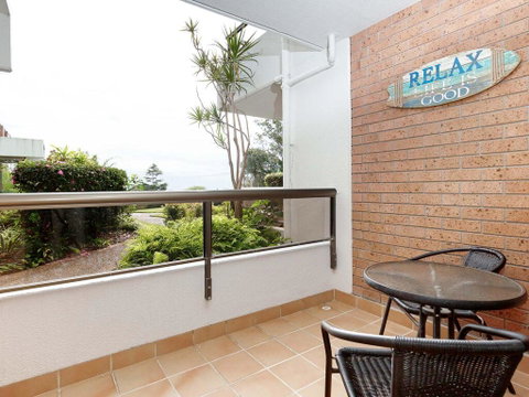 14 'The Commodore' 9-11 Donald Street- Unit In The Heart Of Town With Views & WIFI - QLD Tourism 2