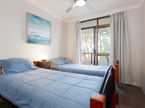 14 'The Commodore' 9-11 Donald Street- Unit In The Heart Of Town With Views & WIFI - QLD Tourism 1