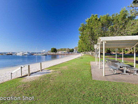 14 'The Commodore' 9-11 Donald Street- Unit In The Heart Of Town With Views & WIFI - QLD Tourism 0