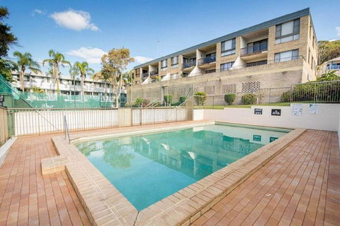 14 'THE DUNES', 38 MARINE DR - LARGE UNIT WITH POOL, TENNIS COURT AND DIRECTLY ACROSS FROM FINGAL - QLD Tourism 3