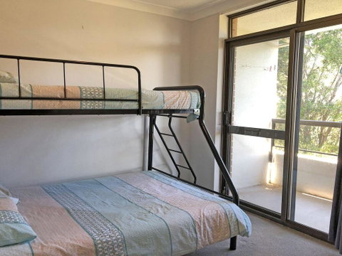 15 'The Commodore' 9-11 Donald Street - Great Unit Only A Short Walk To CBD - QLD Tourism 1