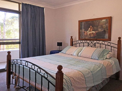 15 'The Commodore' 9-11 Donald Street - Great Unit Only A Short Walk To CBD - QLD Tourism 3