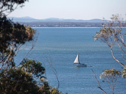 15 'Thurlow Lodge', 6 Thurlow Avenue - Fantastic Unit With Water Views & Pool In Complex - QLD Tourism 2