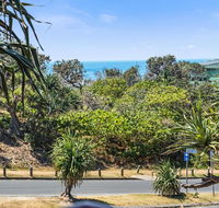 16 Pt Lookout Beach Resort - QLD Tourism