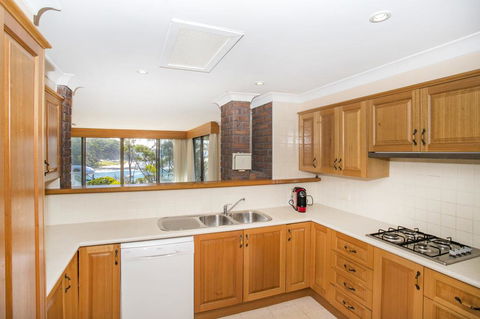 16 Shipton Cres - Secluded Away - QLD Tourism 1