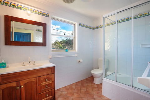 164 Mitchell Pde - Spectacular Views - QLD Tourism 1