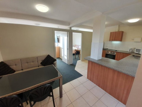 17 Lakeview Plaza - QLD Tourism 1