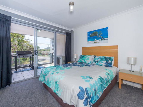 18 'Shoal Bay Beach Apartments' - Fantastic Air Conditioned Unit With A Pool & Lift - QLD Tourism 2