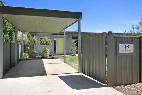 18 On Rayner - Swish Apartment Myrtleford - QLD Tourism 2
