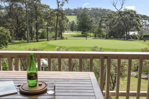19 Buchan Street - Mollymooks Tee To Sea - QLD Tourism 0