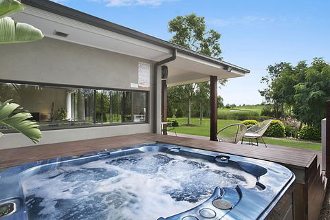 1OAK - Queensland Tourism 0