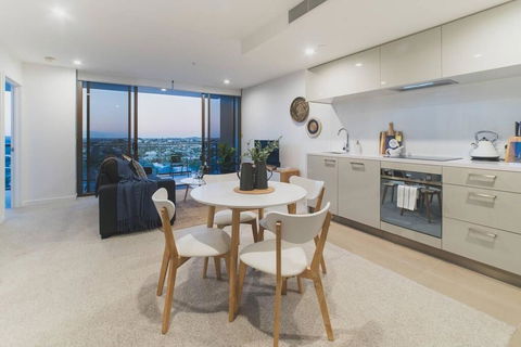 2 Bed Brisbane Resort Apartment - QLD Tourism 2
