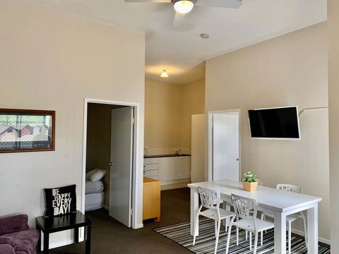 2 Bed Rooms Granny Flat - Complete Privacy - QLD Tourism 2