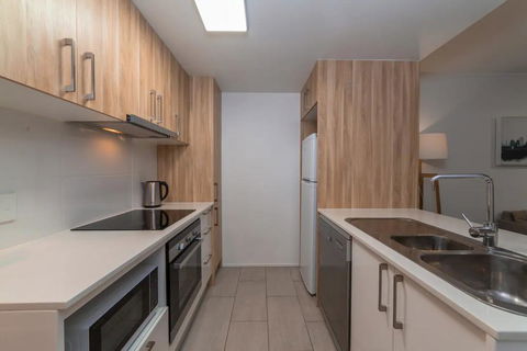 2 Bedroom Apartment Seconds From Valley - QLD Tourism 1