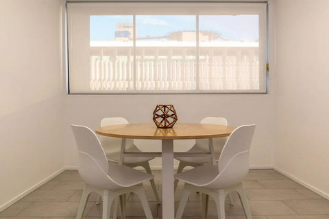 2 Bedroom Apartment Seconds From Valley - QLD Tourism 2