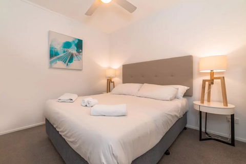 2 Bedroom Apartment Seconds From Valley - QLD Tourism 3