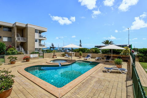 2 Bedroom Top Floor Unit - Ocean Views And Pool - Queensland Tourism 3