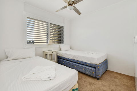 2 Bedroom Top Floor Unit - Ocean Views And Pool - Queensland Tourism 1