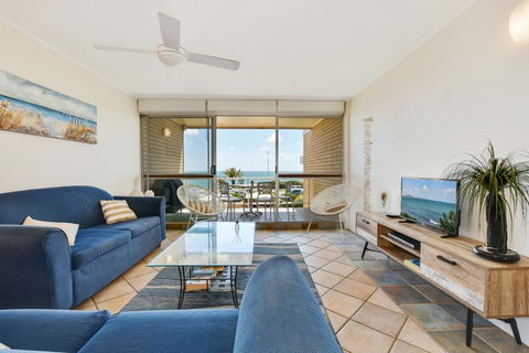 2 Bedroom Top Floor Unit - Ocean Views And Pool - Queensland Tourism 0