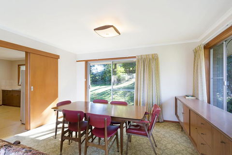 2 Water Crescent - Retro Haven - QLD Tourism 2