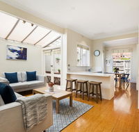 2-Bed House With Patio Near Bars and Restaurants - QLD Tourism