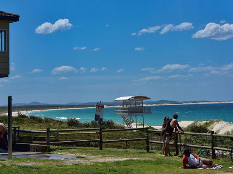 20 Booneroo - Walk To The Beach - QLD Tourism 1