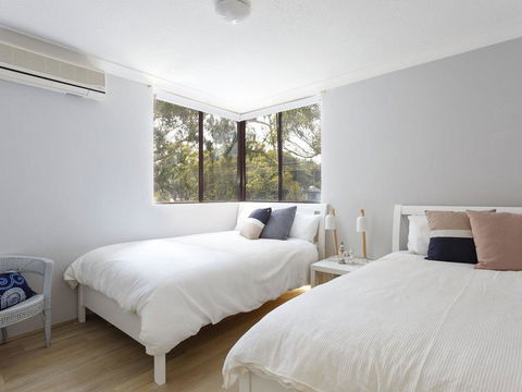 20 Booneroo - Walk To The Beach - QLD Tourism 3