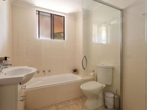 20 Booneroo - Walk To The Beach - QLD Tourism 2