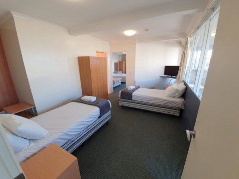 20 Lakeview Plaza - QLD Tourism 3