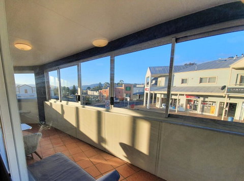 20 Lakeview Plaza - QLD Tourism 0