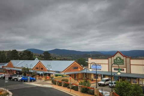20 Lakeview Plaza - QLD Tourism 1