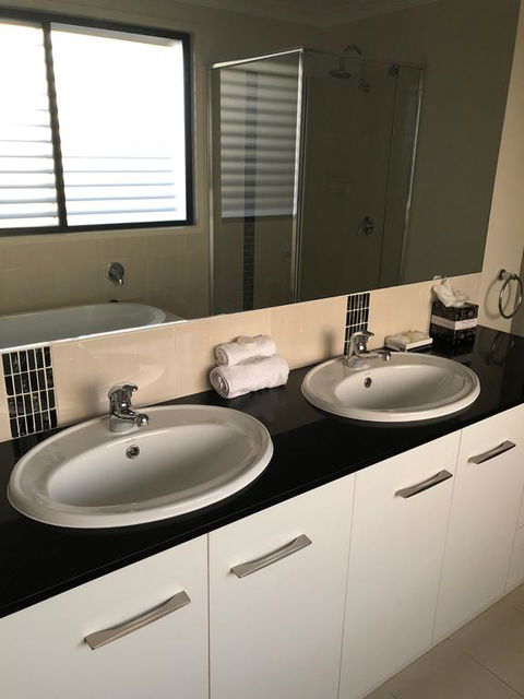 21 On Hursley Motel Apartments - QLD Tourism 3