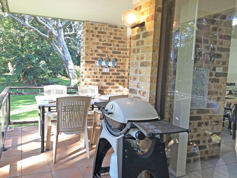 23 'Bay Parklands', 2 Gowrie Avenue - Little Beach, Air Con, Pool & Tennis Court - Queensland Tourism 2