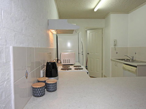 23 'Bay Parklands', 2 Gowrie Avenue - Little Beach, Air Con, Pool & Tennis Court - Queensland Tourism 3