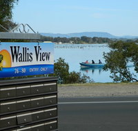 26 Wallis View - Opposite the Lake - 3 Bedroom Apartment - Sleeps 8 - QLD Tourism