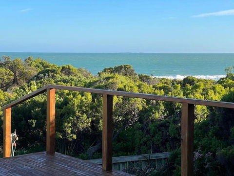 C4 Miles Beach Shack - QLD Tourism 4