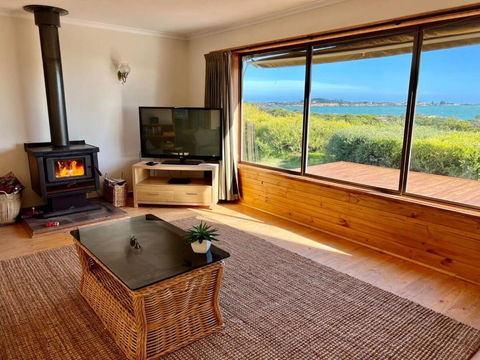 C4 Miles Beach Shack - QLD Tourism 3