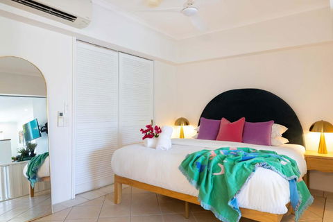 CASA PAPAYA Adults Only Apartment - QLD Tourism 3