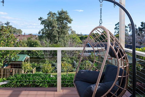 Cityscape Charm - 2BR Home In Wattle Park - QLD Tourism 0