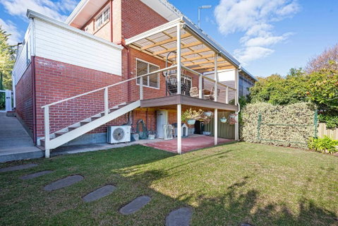 Cityscape Charm - 2BR Home In Wattle Park - QLD Tourism 2