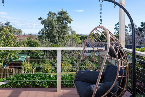 Cityscape Charm - 2BR Home In Wattle Park - QLD Tourism 0