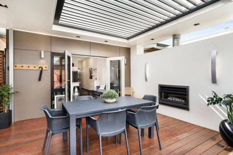 Cute As A Button - Picket Fence 3 Bed Stylish Home - QLD Tourism 0